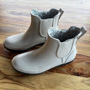 Bogs Womens Amanda Plus Boot in light Tan - Size 7 - Excellent Condition